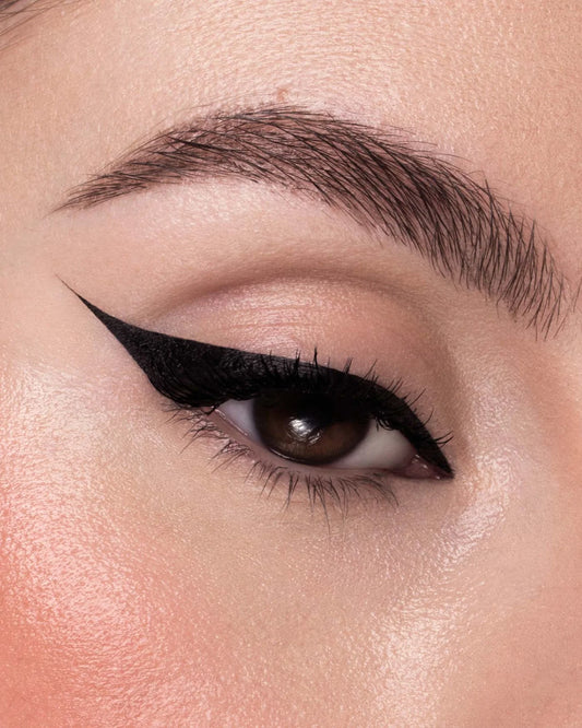 EYELINER – Flüssiger Eyeliner